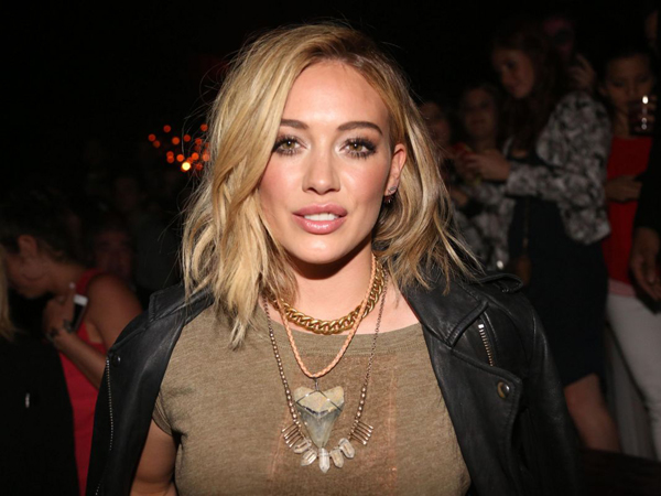 Wah, Hilary Duff Tampil Tanpa Busana di Video Musik Terbarunya!